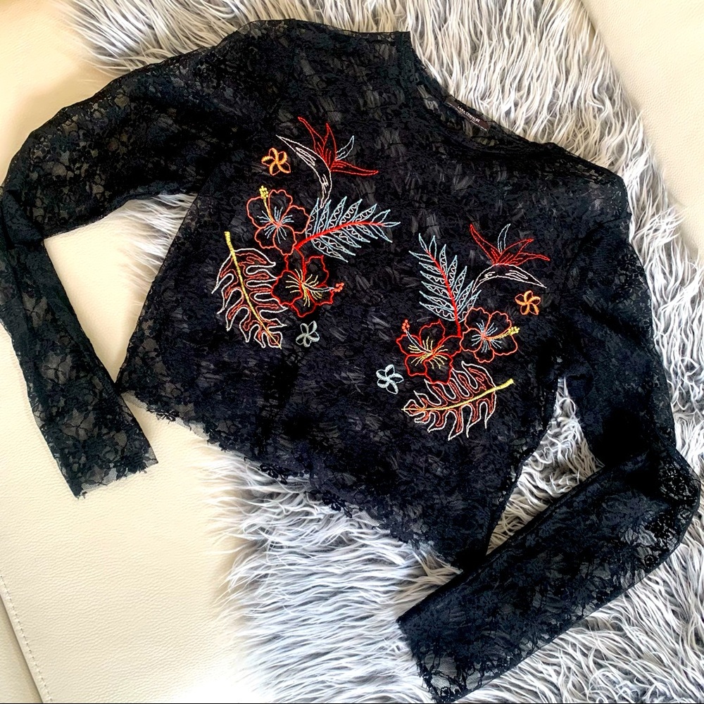 Zara womens lace embroidered cropped long sleeve top small